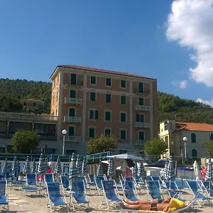 https://hotel-monique-noli.hotelitalianriviera.com